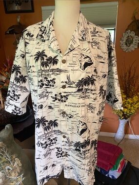 MEN’S Casual Hawaiian Print Button-Down Shirt - Black on White